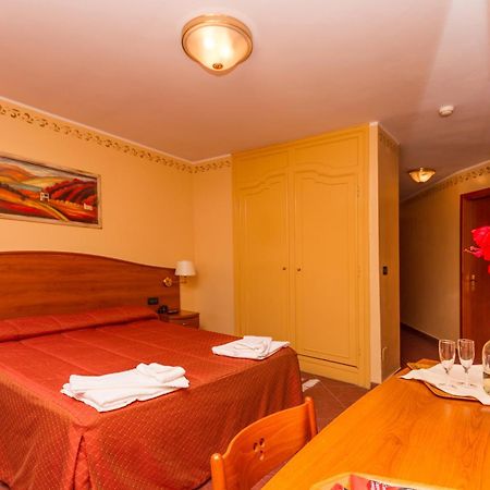 Hotel Relais Des Alpes Oulx Стая снимка