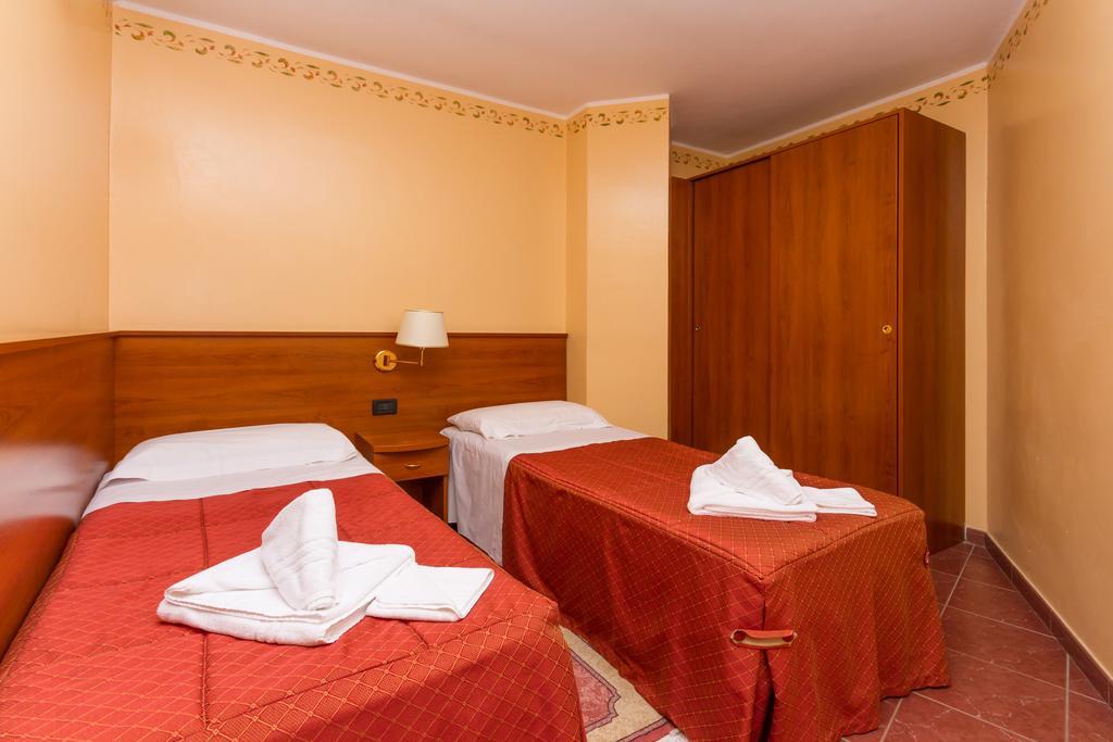 Hotel Relais Des Alpes Oulx Стая снимка