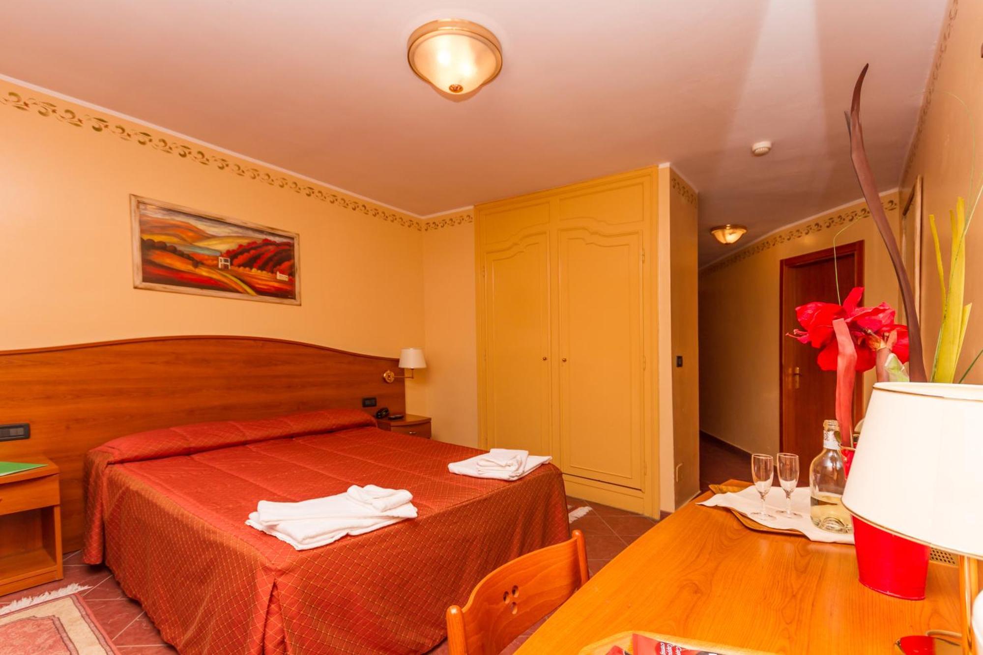 Hotel Relais Des Alpes Oulx Стая снимка